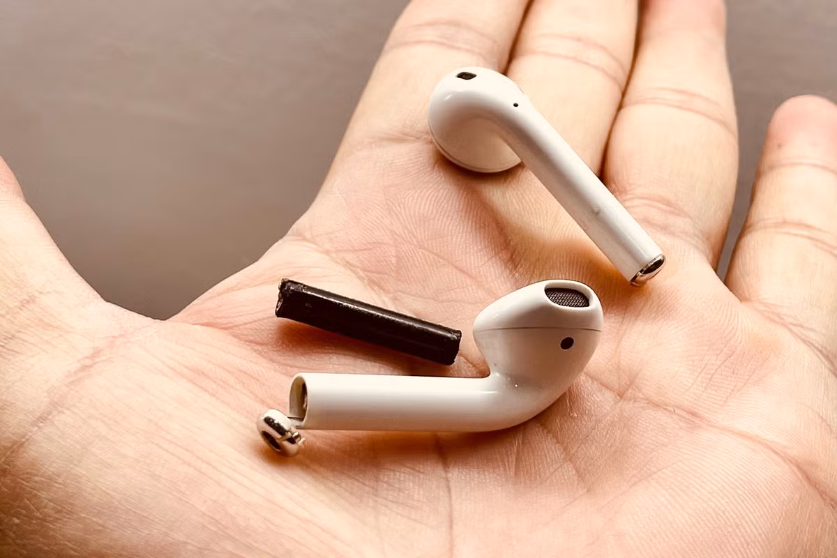 Thay pin cho tai nghe AirPods gia tu 350.000 dong o Viet Nam