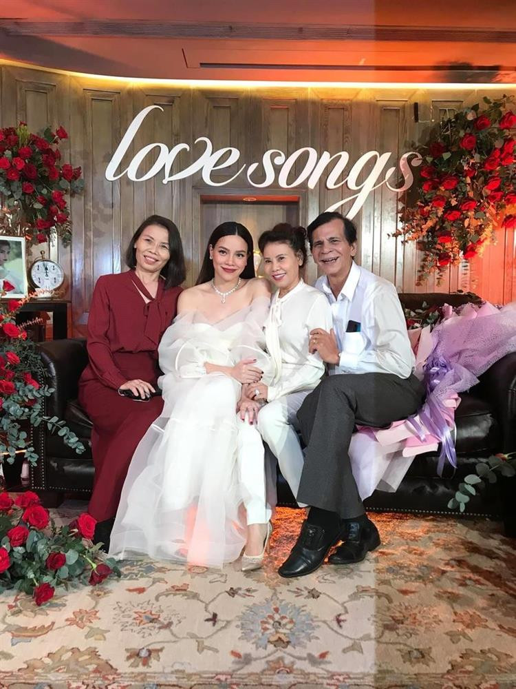 Ngoai hinh bo me Ho Ngoc Ha tu xua den nay-Hinh-14