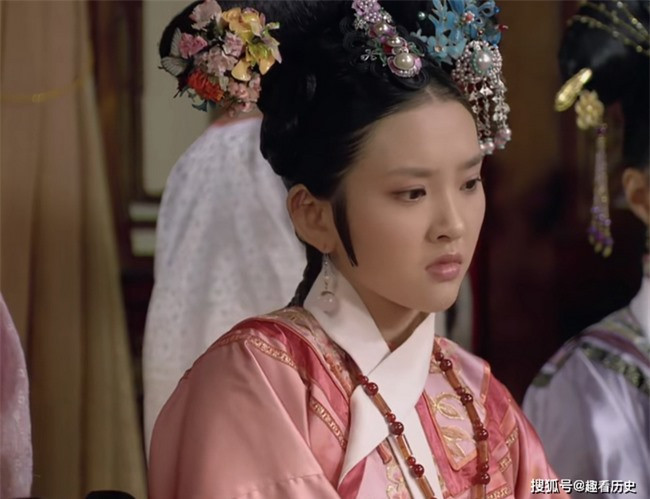 Phi tan co gia the hien hach nhat cua Hoang de Gia Khanh la ai?