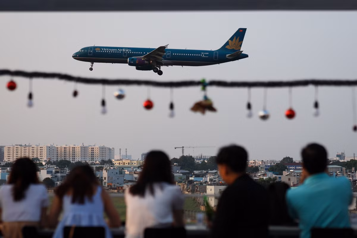 Máy bay hạ cánh trung bình 15 phút/1 lần, dễ dàng để các bạn trẻ chụp được bức hình đẹp và ấn tượng.