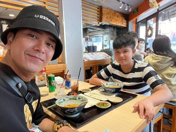 Con trai dien vien Hung Thuan nay da 13 tuoi, cao lon phong phao-Hinh-2