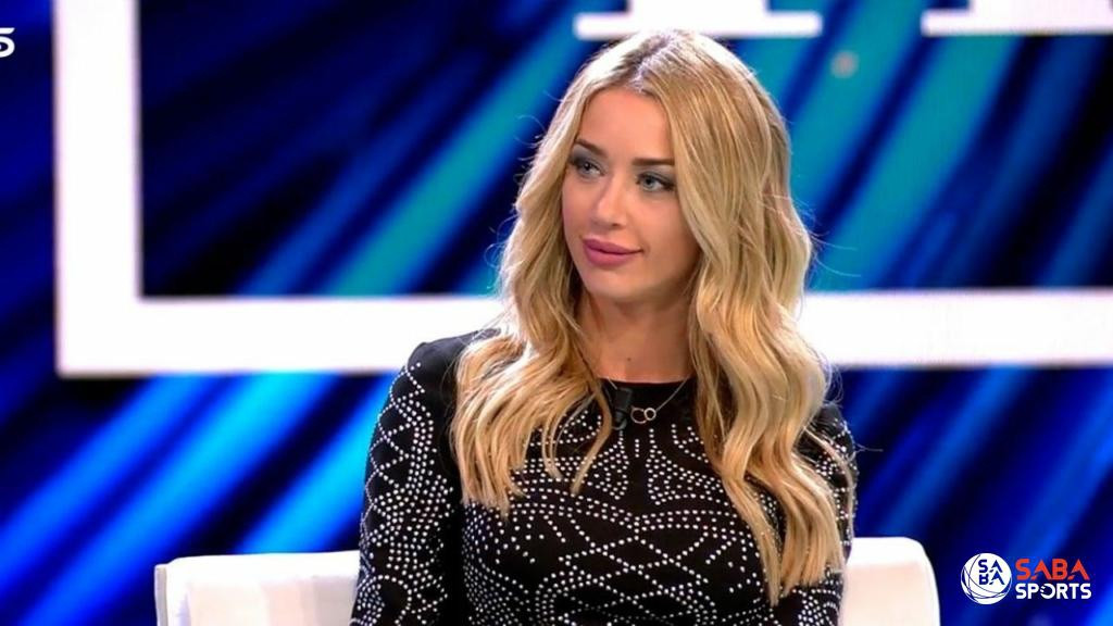 Những chuỗi lùm xùm liên quan đến thói trăng hoa của thủ môn người Bỉ vẫn chưa kết thúc. Đến đầu năm nay, tên của anh lại xuất hiện trên các phương tiện truyền thông Tây Ban Nha. Theo MC Diego Arrabal của chương trình Viva la vida, Courtois và nữ diễn viên truyền hình thực tế Mayka Rivera trải qua đêm giao thừa cùng nhau. Sau đó, Mayka lên tiếng khẳng định tin đồn sai sự thật.