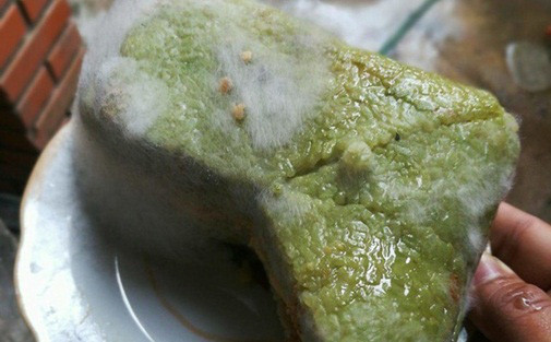 Nếu bánh chưng có dấu hiệu này thì tuyệt đối đừng ăn - Hình 2 Neu banh chung co dau hieu nay thi tuyet doi dung an-Hinh-2