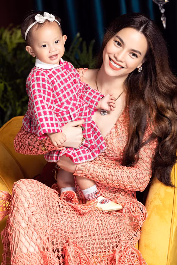 Bo me Ho Ngoc Ha ung xu nhu the nao voi Kim Ly ?-Hinh-2