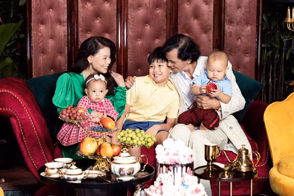 Bo me Ho Ngoc Ha ung xu nhu the nao voi Kim Ly ?-Hinh-7