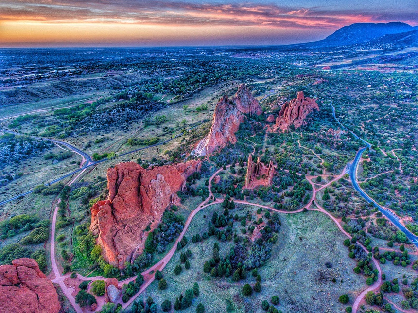 br/> Công viên Garden of the Gods nằm ở thành phố Colorado Springs, tiểu bang Colorado, Mỹ. Địa danh này đã được chỉ định là Điểm mốc Tự nhiên Quốc gia của Mỹ vào năm 1971. Ảnh: coloradosprings.