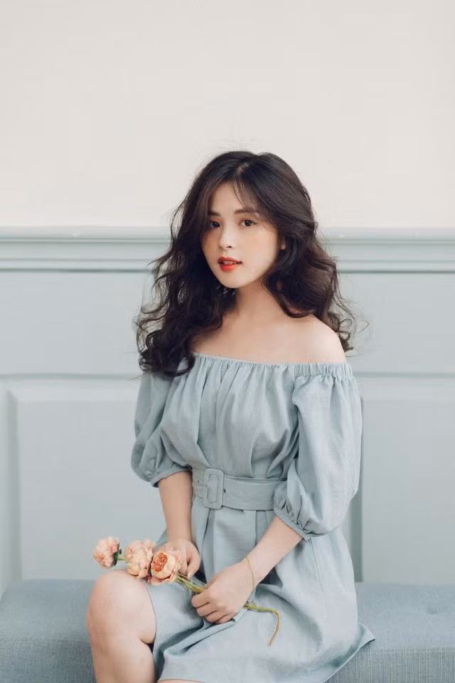 Thảo Nari từng chia sẻ với Zing trong một buổi phỏng vấn rằng cách cô chọn tạo điểm nhấn cho bản thân là bộc lộ sự chân thật đúng con người của mình. Nhớ lại buổi đầu stream, cô từ hồi hộp, lo lắng xem phản ứng của viewer đến la hét, vui sướng khi thắng game cùng mọi người. Sau đó, cô học cách tiết chế hơn. Ngoài công việc chính, Thảo Nari còn tham gia diễn xuất trong phim ngắn, clip hài, quảng cáo. Cô cũng có giọng hát khá.