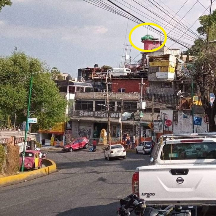 Ông nào kễnh cả cái xe lên đấy thế?