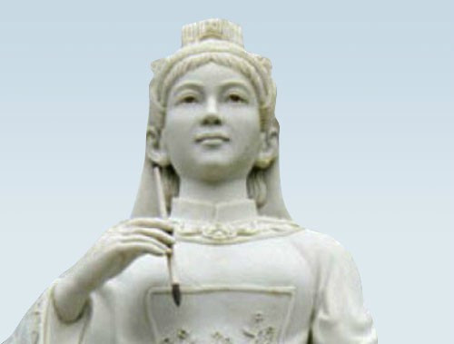 Theo sách “Những người thầy trong sử Việt”, bà Nguyễn Thị Lộ (1400-1442), vợ của danh nhân văn hóa Nguyễn Trãi, được sử sách ghi nhận là nữ nhà giáo đầu tiên của người Việt. Sinh thời, bà từng dạy học cho cung phi trong phủ vua Lê.