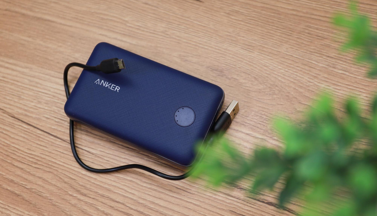 Pin sạc dự phòng Anker PowerCore A1223 có giá ưu đãi khoảng 370.000 đồng tại Tiki. Thiết kế pin sạc nhỏ trong lòng bàn tay, dung lượng 10.000 mAh, kết hợp công nghệ PowerIQ và VoltageBoost độc quyền của Anker, mang lại mức sạc nhanh cho hầu hết thiết bị. Đây hứa hẹn là phụ kiện bất ly thân của nhiều người trong cuộc sống hàng ngày.