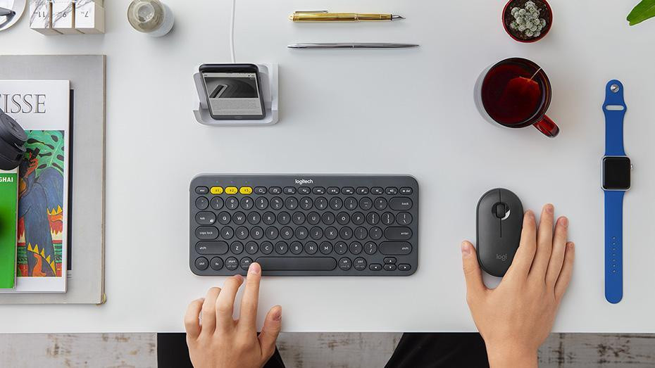Bàn phím bluetooth Logitech K380 là một trong những bàn phím không dây bán chạy nhất tại Tiki, với giá ưu đãi 550.000 đồng. Model có thiết kế gọn nhẹ với các nút tròn cổ điển, kết nối 3 thiết bị cùng lúc thông qua nút chuyển đổi nhanh Easy-Switch.