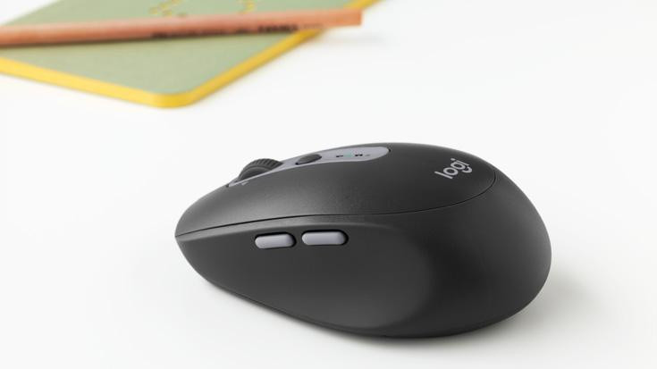 Chuột không dây Logitech M590 Silent giảm giá hấp dẫn còn 590.000 đồng tại Tiki. Thuộc dòng Silent của Logitech, sản phẩm giảm tiếng ồn đến 90%, phù hợp dân văn phòng hoặc người thích làm việc ở quán cà phê. Thiết bị sở hữu công nghệ mắt đọc Logitech Advanced Optical Tracking với con lăn rãnh nhỏ, giúp thao tác cuộn trang hay tài liệu dễ dàng và chính xác hơn.