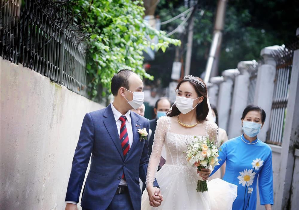 MC noi tieng VTV khoe duoc ong xa tang ca cuc tien-Hinh-2