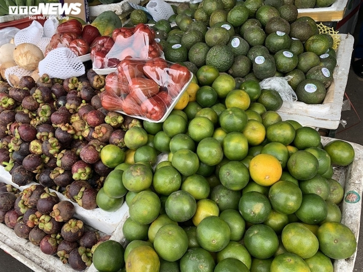 Theo ghi nhận, giá cam sành tại chợ Nam Trung Yên là 65.000 đồng/kg, tăng mạnh 15.000 đồng/kg so với những ngày trước.