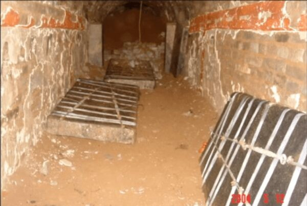 Tên trộm phá tung lăng mộ nghìn tuổi, nhưng để lại một bức tranh mỹ nữ? - Hình 3 Ten trom pha tung lang mo nghin tuoi, nhung de lai mot buc tranh my nu?-Hinh-3