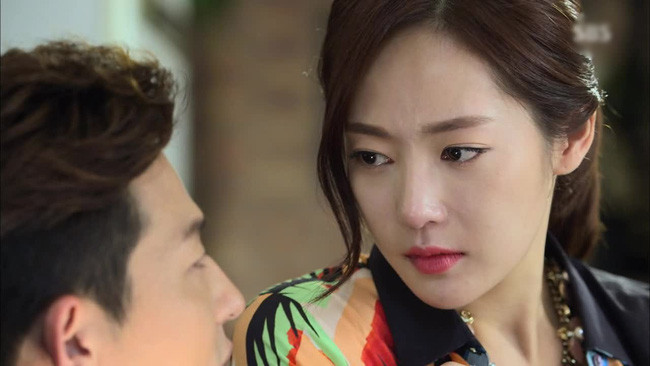 Vo dau kho vi chong bi ung thu thi vo tinh nghe duoc cuoc dien thoai-Hinh-2