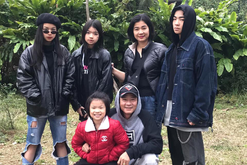 Con trai Vo Hoai Nam khoc khi xem canh phim xuc dong cua bo