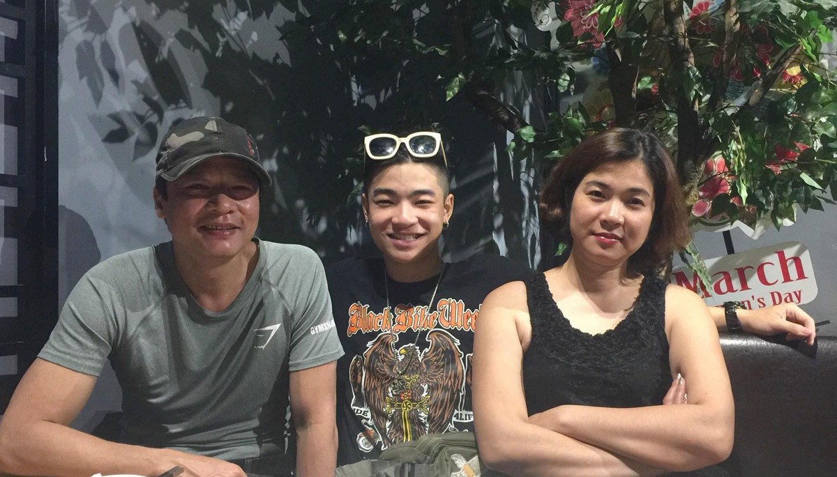 Con trai Vo Hoai Nam khoc khi xem canh phim xuc dong cua bo-Hinh-14