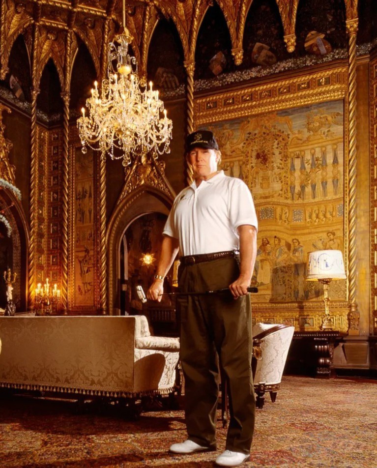 Forbes ước tính giá trị của Mar-a-Lago - một trong những tài sản khó định giá nhất trong danh mục đầu tư của Trump - ở mức 160 triệu USD, gấp 16 lần số tiền ông Trump bỏ ra để sở hữu bất động sản này. Tuy nhiên, số tiền mà tổng thống đã đầu tư cải tạo khu đất trong nhiều năm qua không được tiết lộ. Ảnh: Art Streiber, Peter Langone.