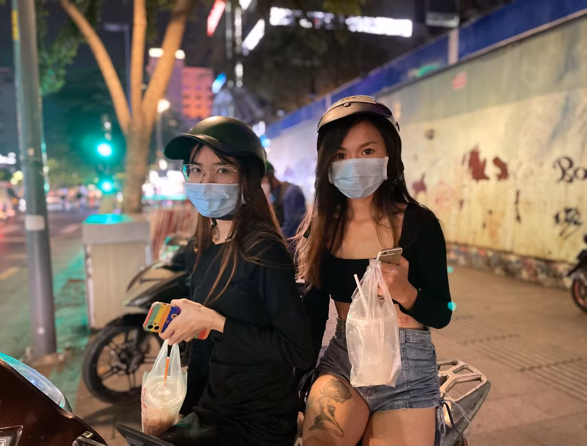 Gioi tre TP.HCM uong ca phe, tra sua 