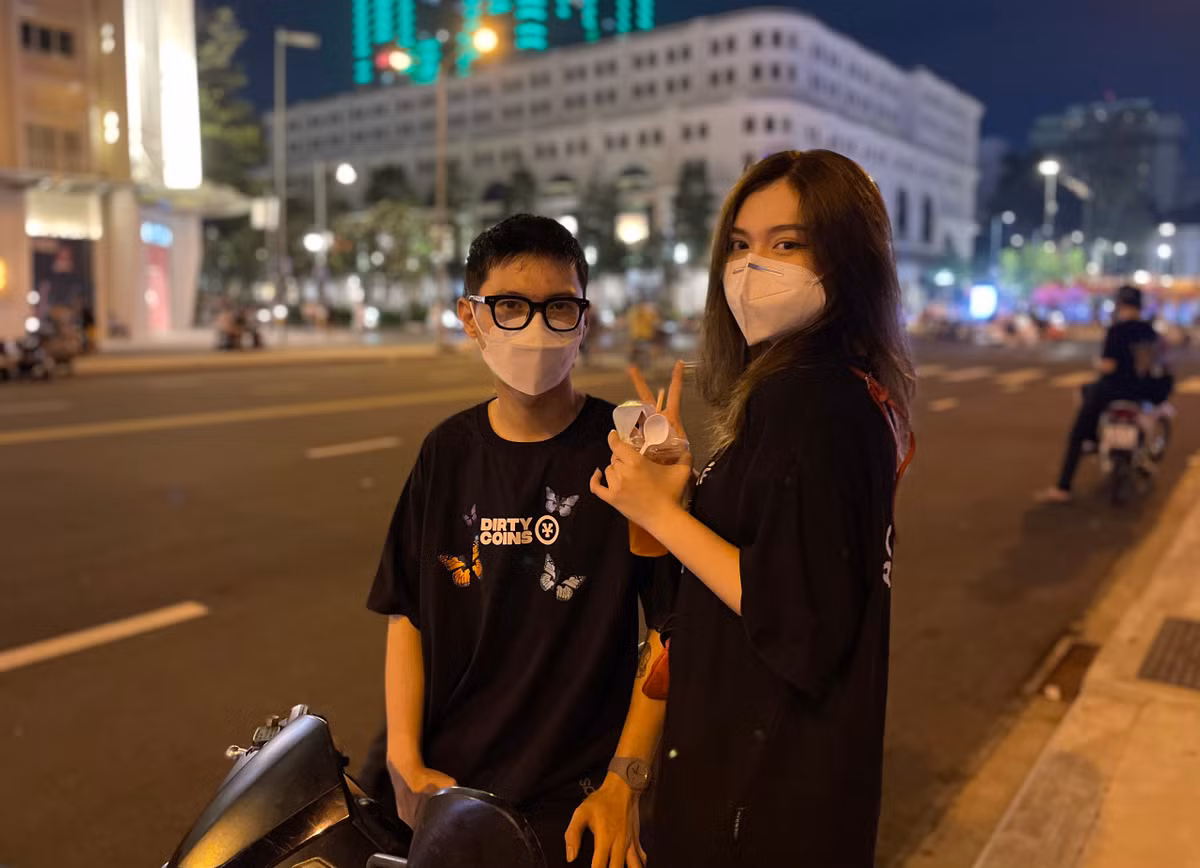 Gioi tre TP.HCM uong ca phe, tra sua 