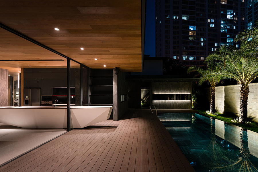 Me man biet thu co cho dau sieu xe ngay phong khach o TP.HCM-Hinh-17