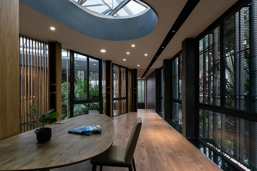 Me man biet thu co cho dau sieu xe ngay phong khach o TP.HCM-Hinh-25