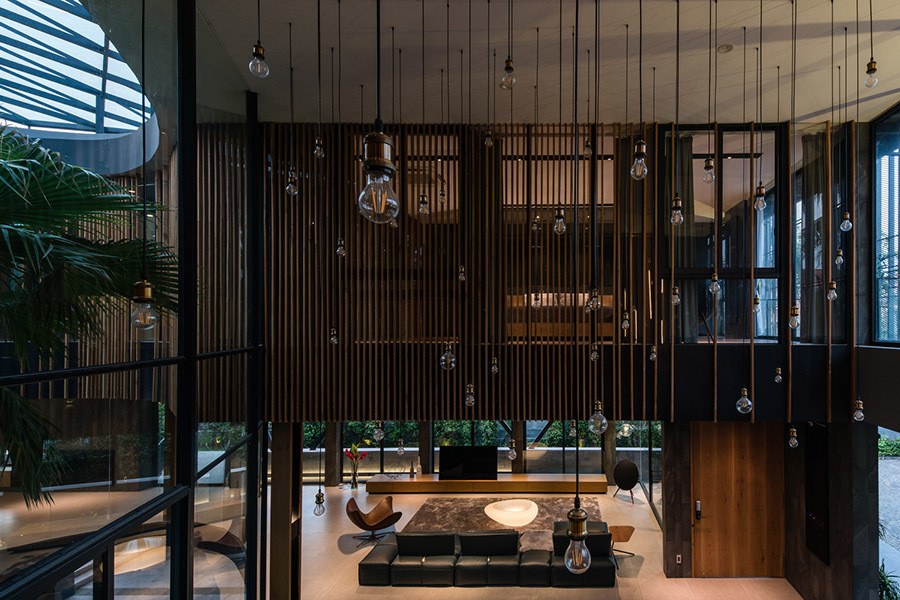 Me man biet thu co cho dau sieu xe ngay phong khach o TP.HCM-Hinh-15