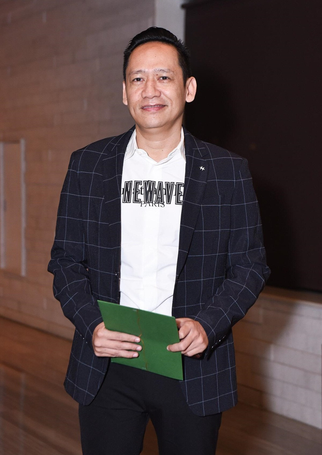 Duy Manh gay tranh cai khi mia mai cach lam tu thien cua Thuy Tien-Hinh-2