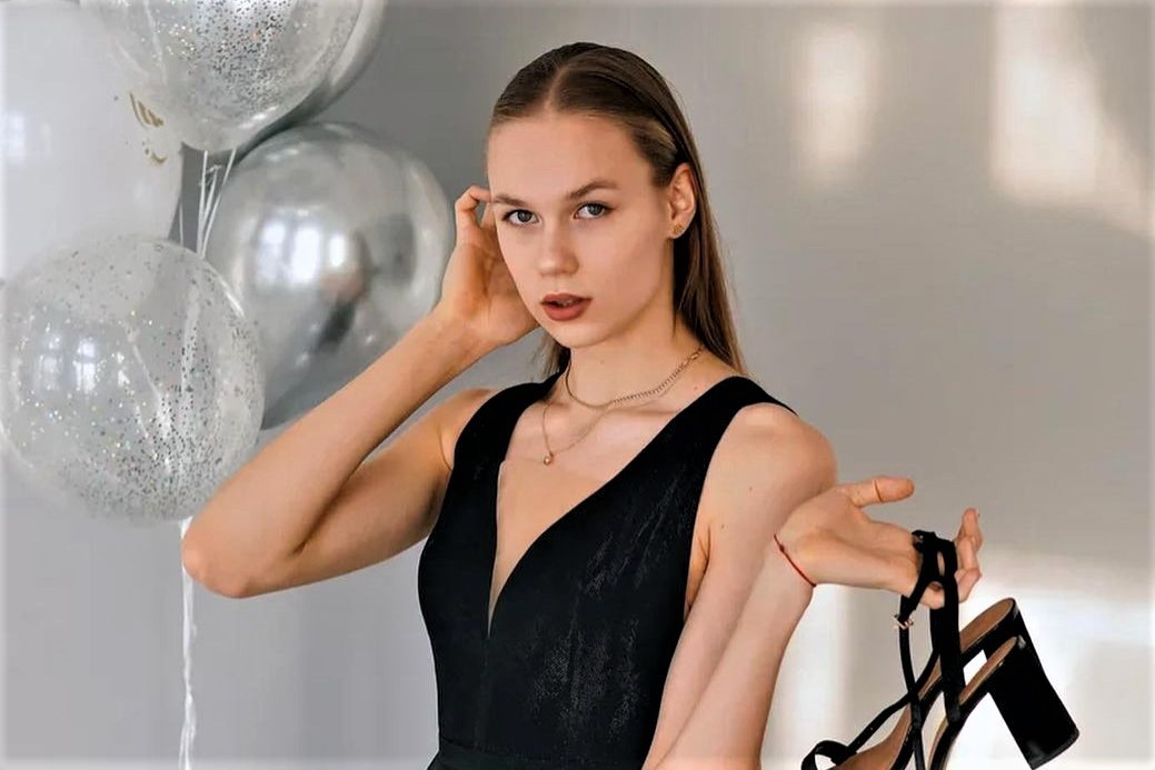 Arina Fedorovtseva là "em út" của đội tuyển bóng chuyền nữ ROC tham dự Olympic Tokyo 2020. Cô gái 17 tuổi nhận được sự quan tâm lớn bởi tài năng và xinh đẹp. Ảnh: Instagram NV.