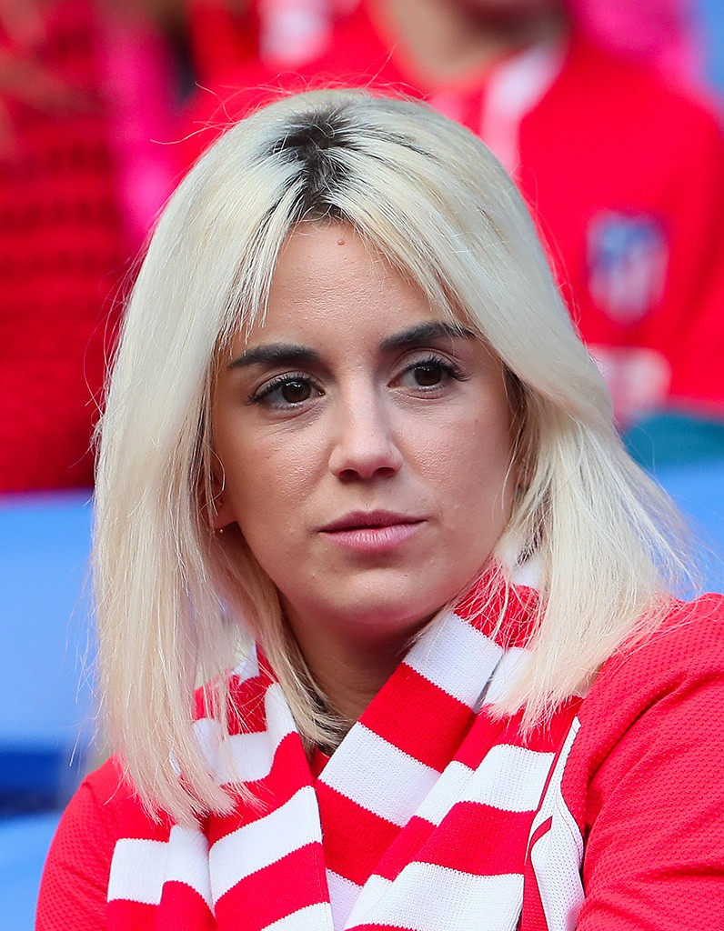  Hồi tháng 4, gia đình tiền đạo người Pháp đón người con gái thứ ba. Cả 3 con của Griezmann đều có cùng sinh nhật 8/4. Erika Choperena từng là blogger về làm đẹp. Hiện cô tập trung nghiên cứu tâm lý học trẻ em. Cô vợ Erika của Griezmann hiếm khi xuất hiện trước truyền thông và luôn giữ sự bình dị. Ảnh: Insider.