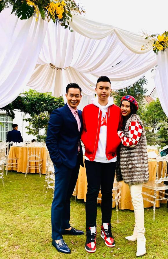 Con trai BTV Hoa Thanh Tung cao lon vuot ca bo me-Hinh-3