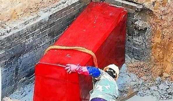 Lao nong dao duoc quan tai do nhu mau, voi vang dot phi tang