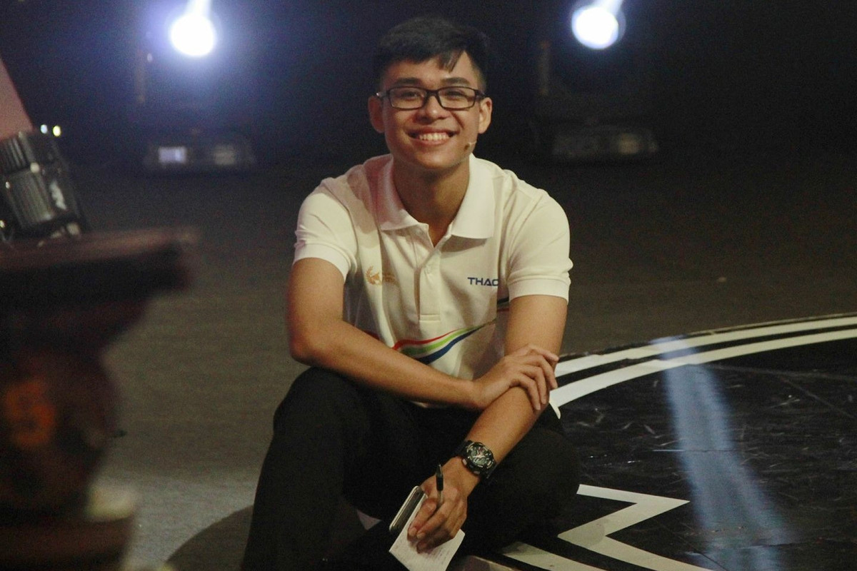 Tại kỳ thi THPT quốc gia năm 2018, Nguyễn Tiến Dũng (sinh năm 2000), khi đó là học sinh trường THPT chuyên Lào Cai, trở thành thủ khoa xét tuyển đại học khối A cụm thi tại tỉnh Lào Cai với tổng điểm 26,55 (Toán 8,8; Lý 8,25; Hóa 9,5). Trước đó, Dũng giành vòng nguyệt quế ở trận thi tuần của Olympia 2017. Ngoài ra, cậu từng đoạt huy chương đồng kỳ thi học sinh giỏi các trường chuyên Duyên hải và Đồng bằng Bắc Bộ 2016, giải ba học sinh giỏi quốc gia môn Hóa 2 năm liền. Hiện tại, Dũng học ngành Khoa học máy tính tại ĐH Bách khoa Hà Nội.