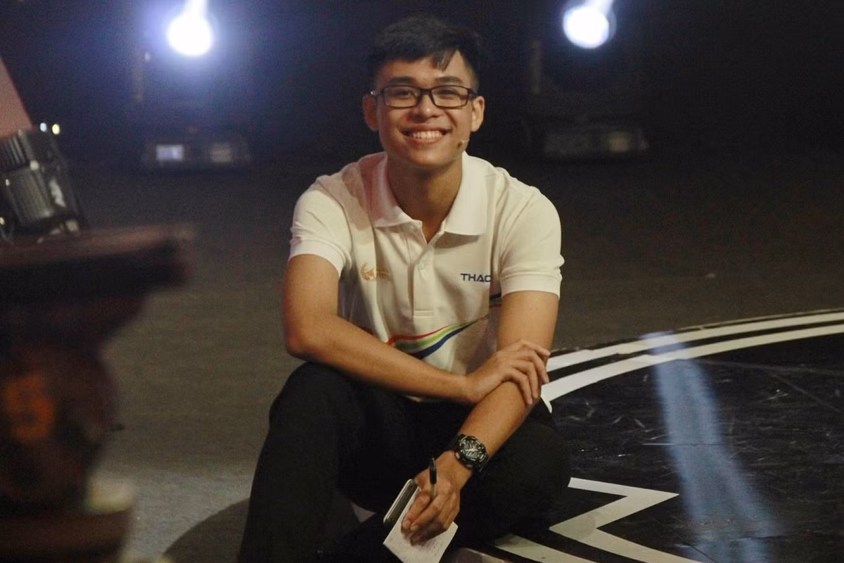 Tại kỳ thi THPT quốc gia năm 2018, Nguyễn Tiến Dũng (sinh năm 2000), khi đó là học sinh trường THPT chuyên Lào Cai, trở thành thủ khoa xét tuyển đại học khối A cụm thi tại tỉnh Lào Cai với tổng điểm 26,55 (Toán 8,8; Lý 8,25; Hóa 9,5). Trước đó, Dũng giành vòng nguyệt quế ở trận thi tuần của Olympia 2017. Ngoài ra, cậu từng đoạt huy chương đồng kỳ thi học sinh giỏi các trường chuyên Duyên hải và Đồng bằng Bắc Bộ 2016, giải ba học sinh giỏi quốc gia môn Hóa 2 năm liền. Hiện tại, Dũng học ngành Khoa học máy tính tại ĐH Bách khoa Hà Nội.