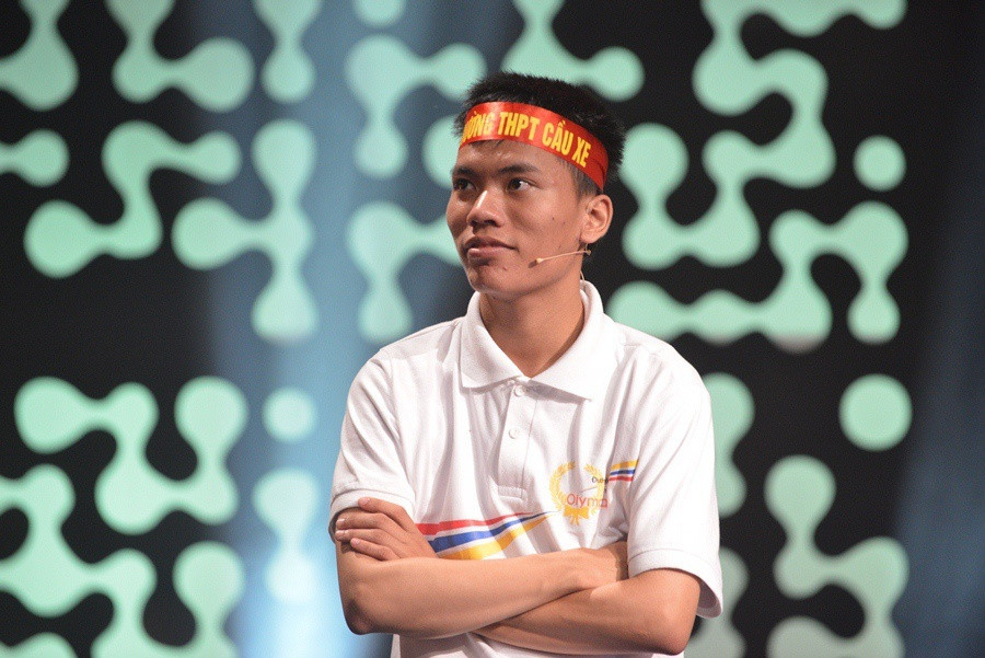  Nguyễn Ngọc Anh, cựu học sinh trường THPT Cầu Xe, Hải Dương, là một trong 4 nhà leo núi xuất sắc của chung kết Olympia 2014. Tại kỳ thi đại học năm đó, Ngọc Anh là “thủ khoa kép” của ĐH Y Dược Hải Phòng, ĐH Sư phạm Hà Nội với lần lượt 29 điểm (khối B) và 28,5 điểm (khối A). Ngọc Anh tốt nghiệp ĐH Dược Hà Nội.