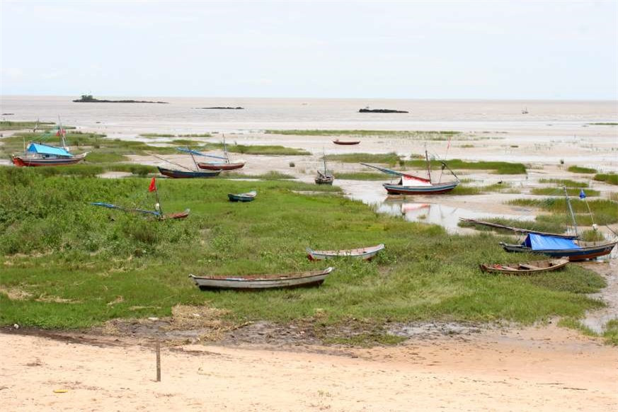 Colares, Brazil: Thành phố nằm ở phía bắc của Brazil này thu hút sự chú ý của những người tin vào sự tồn tại của UFO vào năm 1970 sau khi người dân địa phương kể lại rằng họ đã bị người ngoài hành tinh tấn công với những vết bỏng trên da. Các trường hợp này xảy ra nhiều tới nỗi chính phủ Brazil đã tiến hành một cuộc điều tra mang tên Operação Prato song nó đã khép lại năm 1978 khi không phát hiện được bất kỳ điều gì.