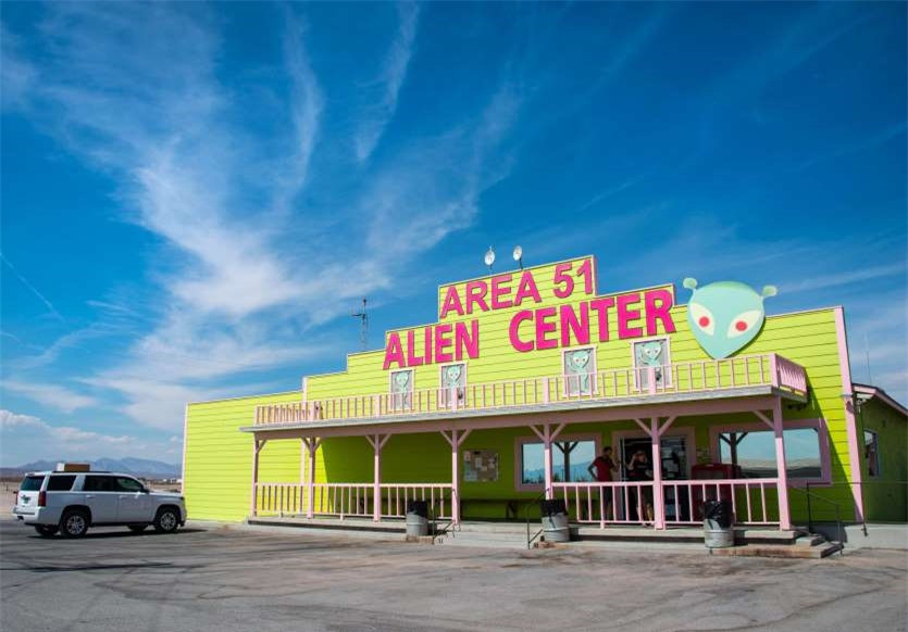 Khu vực 51, Nevada, Mỹ: Là một trong những nơi tuyệt mật và bí ẩn nhất thế giới, Khu vực 51 là một khu vực quân sự của Không quân Mỹ gắn với những câu chuyện về UFO cùng các hiện tượng kỳ lạ không thể lý giải xảy ra ở địa điểm này.