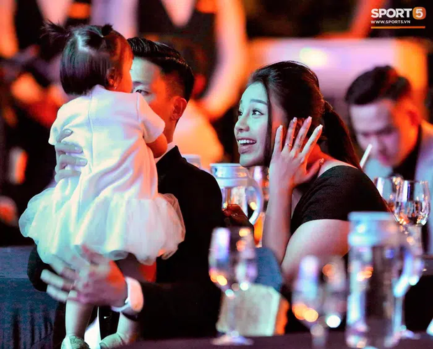 Vo Bui Tien Dung lan dau xuat hien sau dam cuoi-Hinh-3