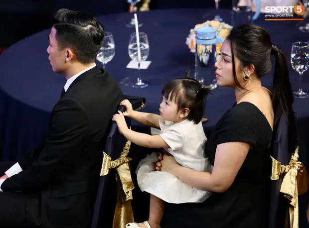 Vo Bui Tien Dung lan dau xuat hien sau dam cuoi-Hinh-4