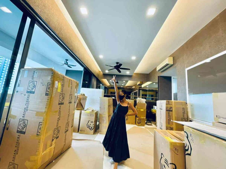 Ben trong nha moi cua Doan Trang o Singapore, nhin thu nay ai cung “tron mat”