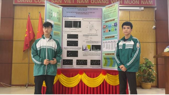 Doi ban than sang tao thiet bi chi dan duong cho nguoi khiem thi-Hinh-2