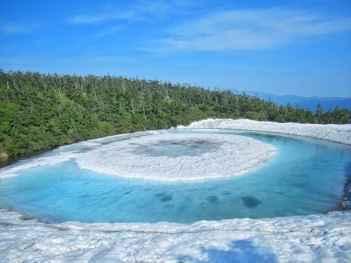 Hồ mắt rồng huyền diệu chỉ xuất hiện vào mùa xuân ở Nhật Bản