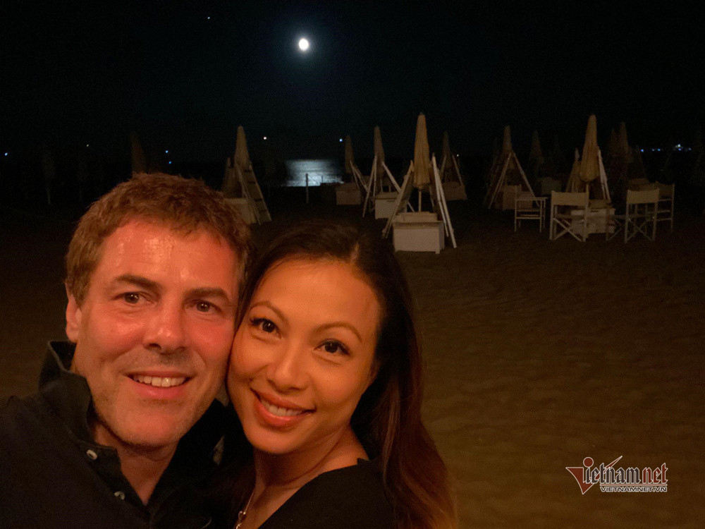 Hoa hau Ngo My Uyen lay chong giao su Italy gio ra sao?