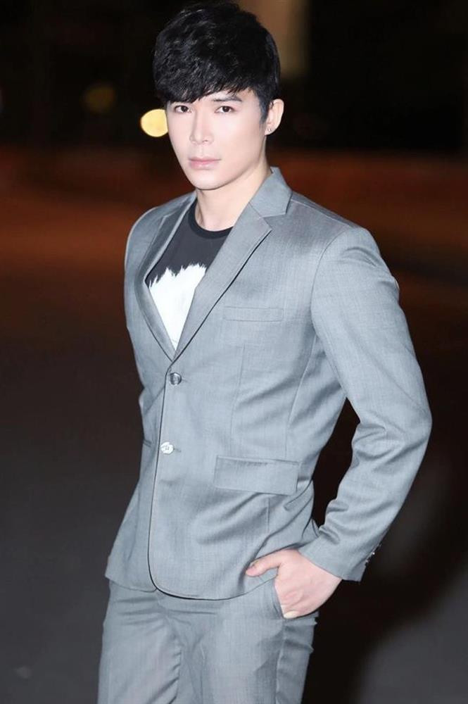 Nathan Lee theo dõi Sơn Tùng, nhập hội "chỉ follow mình em" - Hình 3 Nathan Lee theo doi Son Tung, nhap hoi