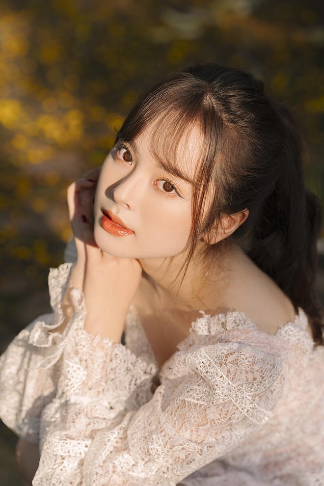 Ve dep dong long nguoi cua nu sinh Tai chinh ben hoa muong hoang yen-Hinh-9