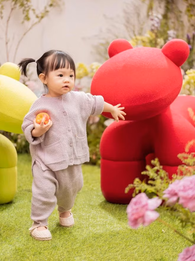 Dam Thu Trang xa kho loat anh cua con gai voi bieu cam cung xiu-Hinh-4