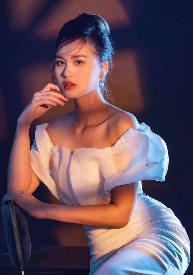 Ve dep yeu kieu cua nu sinh truong Dai hoc Kinh te tai nang-Hinh-9