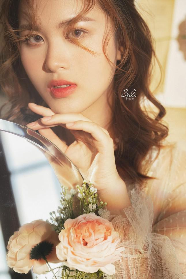 Ve dep yeu kieu cua nu sinh truong Dai hoc Kinh te tai nang-Hinh-11