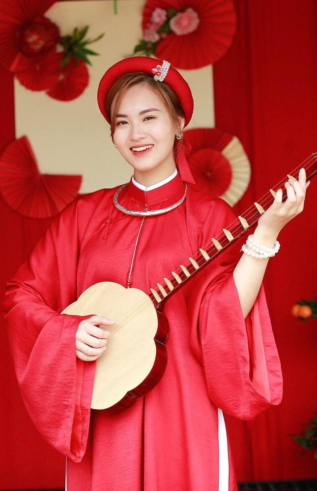 Ve dep yeu kieu cua nu sinh truong Dai hoc Kinh te tai nang-Hinh-4